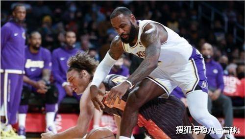 NBA常规赛：詹姆斯30+11+10 湖人胜魔术 浓眉继续缺阵(图2)