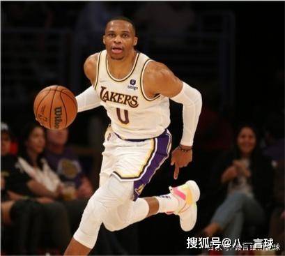 NBA常规赛：詹姆斯30+11+10 湖人胜魔术 浓眉继续缺阵(图4)